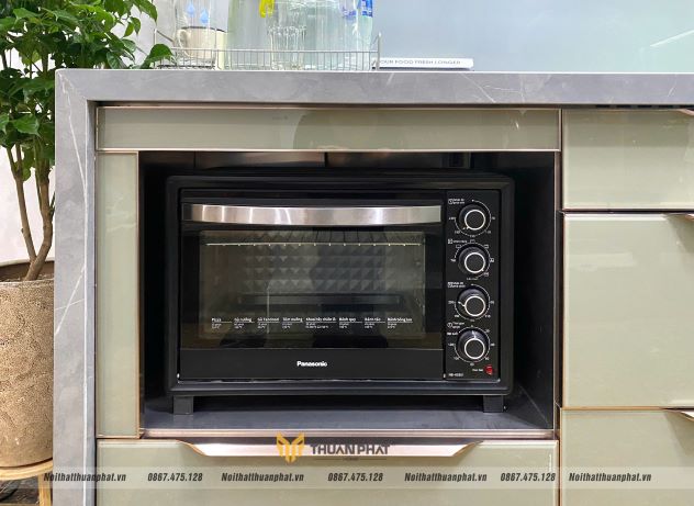 Tủ Bếp Inox Cánh Kính Màu Đặc Biệt Nhà Chị Yến - Trương Định